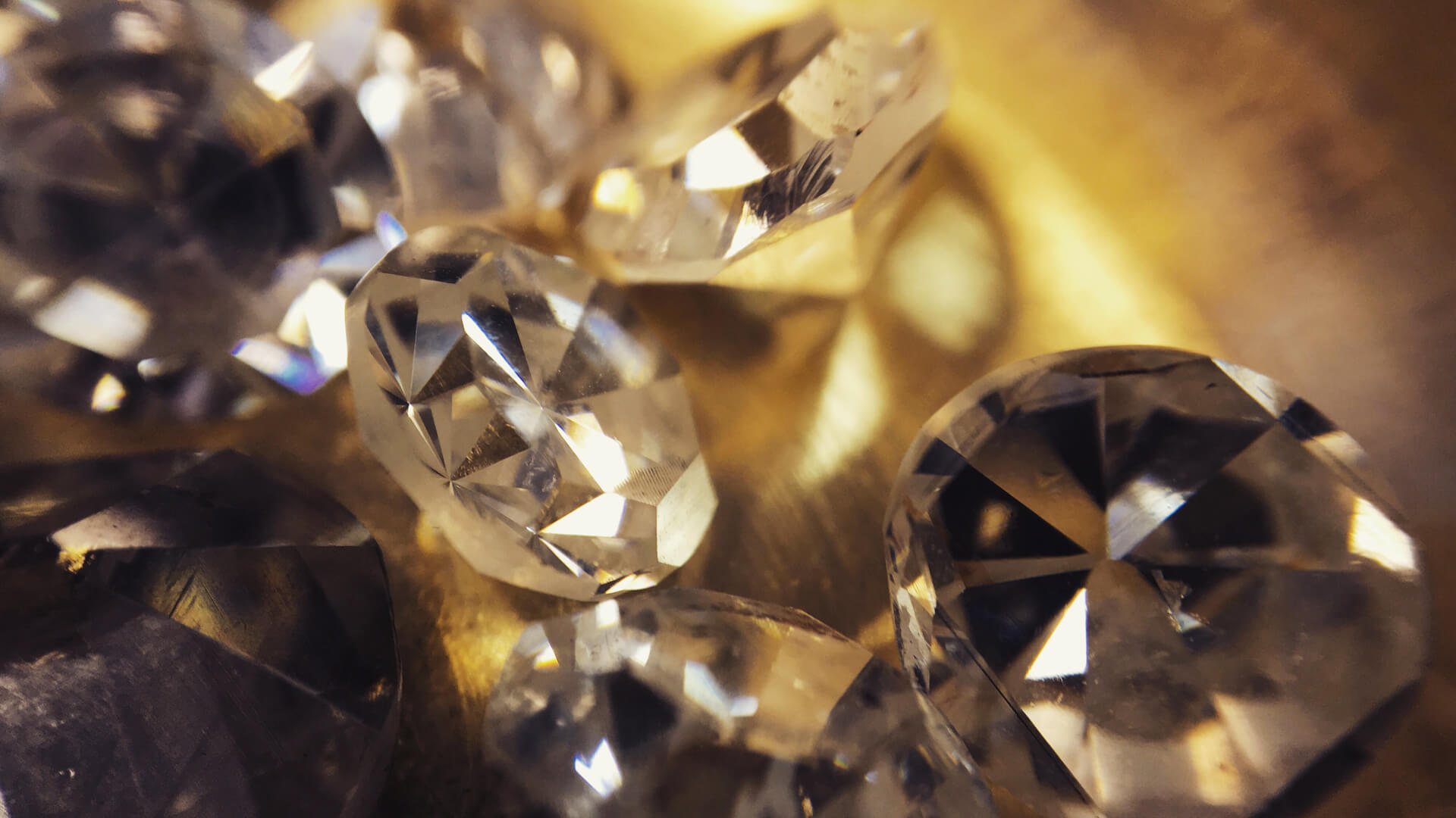 With over 25 years’ experience in the diamond industry